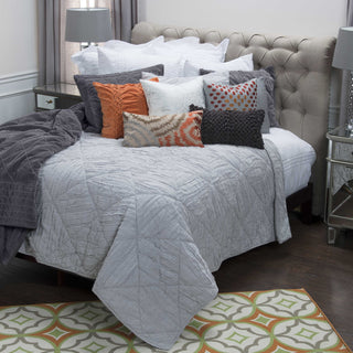 Rizzy BQ4199 Stirling Gray Bedding Lifestyle Image