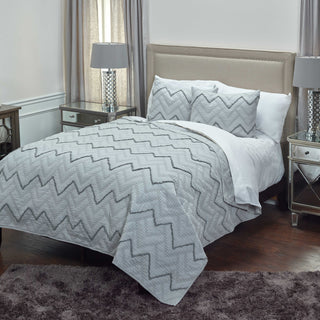 Rizzy BQ4207 Warren Gray Bedding Lifestyle Image