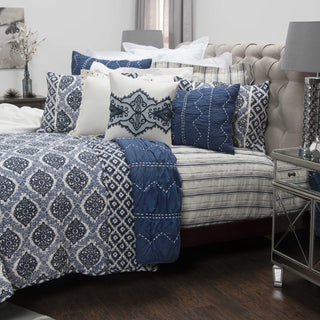 Rizzy BQ4212 Gemma Navy Bedding Lifestyle Image