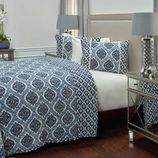 Rizzy BQ4212 Gemma Navy Bedding Lifestyle Image