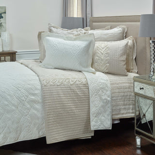 Rizzy BQ4230 Alana Matelasse Ivory Bedding Lifestyle Image