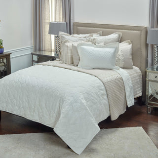 Rizzy BQ4230 Alana Matelasse Ivory Bedding Lifestyle Image