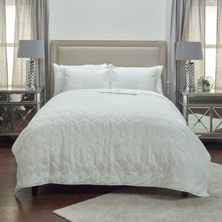 Rizzy BQ4230 Alana Matelasse Ivory Bedding Lifestyle Image