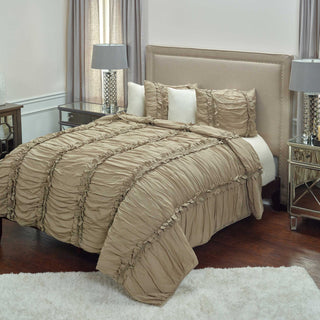 Rizzy BQ4251 Clementine Khaki Bedding Lifestyle Image