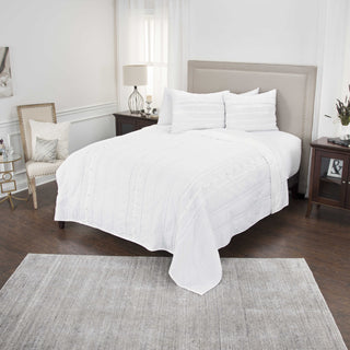 Rizzy BQ4438 Hattie Ivory Bedding Lifestyle Image