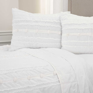 Rizzy BQ4438 Hattie Ivory Bedding Lifestyle Image