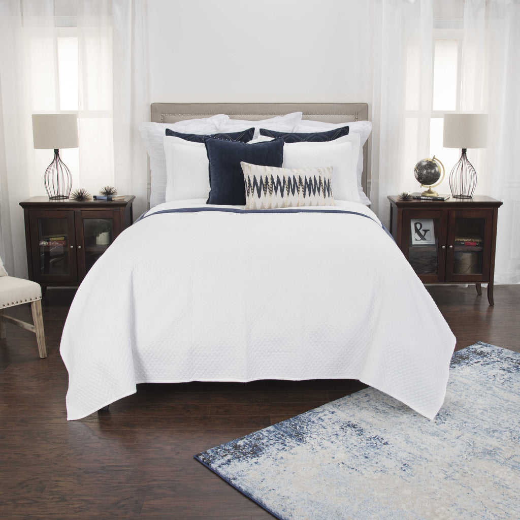 Rizzy BQ4517 Arwen White Bedding main image