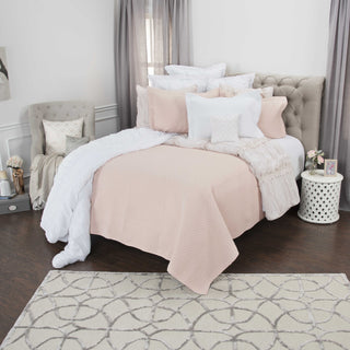 Rizzy BQ4520 Lydia Pink Bedding Lifestyle Image