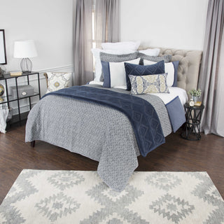 Rizzy BQ4528 Giotto Gray Bedding Lifestyle Image