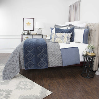 Rizzy BQ4528 Giotto Gray Bedding Lifestyle Image