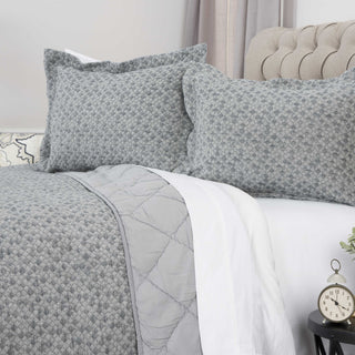 Rizzy BQ4528 Giotto Gray Bedding Lifestyle Image