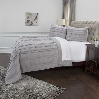 Rizzy BQ4580 Hattie Grey Gray Bedding Lifestyle Image