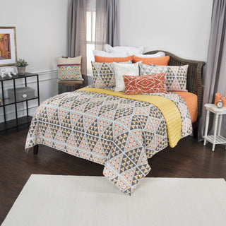 Rizzy BQ4621 Tommy Gray Bedding Lifestyle Image
