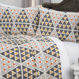 Rizzy BQ4621 Tommy Gray Bedding Lifestyle Image