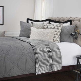 Rizzy BQ4833 Simpson Grey Gray Bedding Lifestyle Image