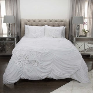 Rizzy BT1058 Hush White Bedding Lifestyle Image