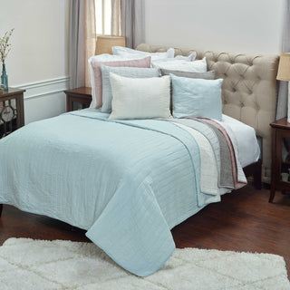 Rizzy BT1406 Gracie Blossom Ivory Bedding Lifestyle Image