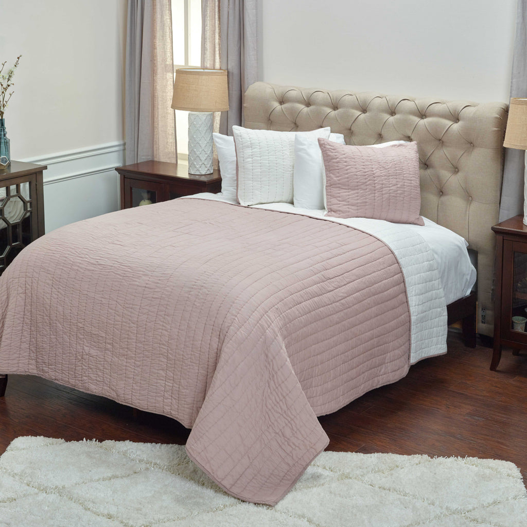 Rizzy BT1406 Gracie Blossom Ivory Bedding Lifestyle Image Feature
