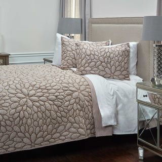 Rizzy BT1571 Petal Blush Natural Bedding Lifestyle Image