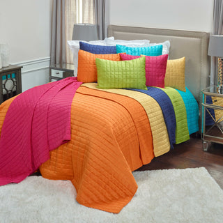 Rizzy BT1673 Satinology Aqua Bedding Lifestyle Image