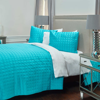 Rizzy BT1673 Satinology Aqua Bedding Lifestyle Image