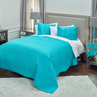 Rizzy BT1673 Satinology Aqua Bedding Lifestyle Image