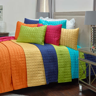Rizzy BT1678 Satinology Orange Bedding Lifestyle Image