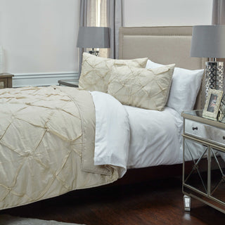 Rizzy BT1711 Carrington Stone Natural Bedding Lifestyle Image