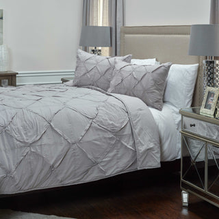 Rizzy BT1712 Carrington Silver Gray Bedding Lifestyle Image