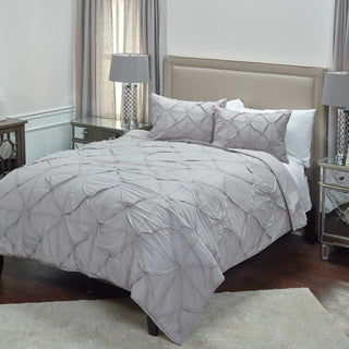 Rizzy BT1712 Carrington Silver Gray Bedding Lifestyle Image