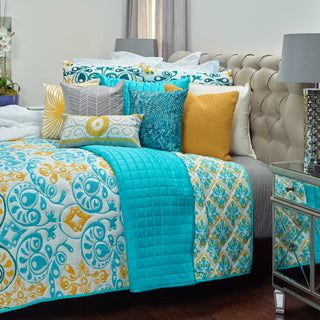 Rizzy BT1797 Merriweather Aqua Bedding Lifestyle Image