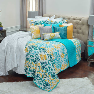 Rizzy BT1797 Merriweather Aqua Bedding Lifestyle Image