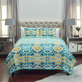 Rizzy BT1797 Merriweather Aqua Bedding Lifestyle Image