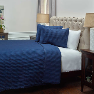 Rizzy BT2021 Parker Navy Bedding Lifestyle Image