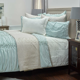 Rizzy BT3000 Chelsea Cane Blue Bedding Lifestyle Image