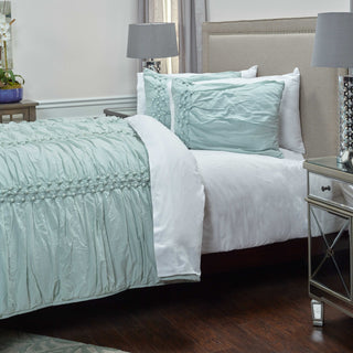 Rizzy BT3000 Chelsea Cane Blue Bedding Lifestyle Image