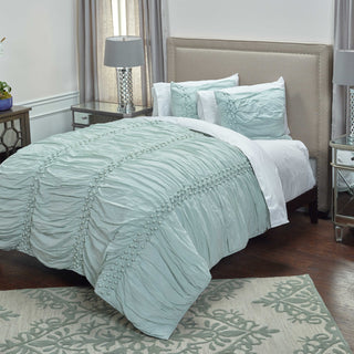 Rizzy BT3000 Chelsea Cane Blue Bedding Lifestyle Image