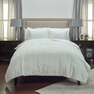 Rizzy BT3006 Camilla Matelasse Ivory Bedding Lifestyle Image