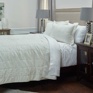 Rizzy BT3006 Camilla Matelasse Ivory Bedding Lifestyle Image