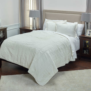 Rizzy BT3006 Camilla Matelasse Ivory Bedding Lifestyle Image Feature