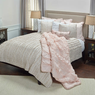 Rizzy BT3015 Annalise Tan Bedding Lifestyle Image