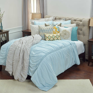 Rizzy BT3043 Kassedy Blue Bedding Lifestyle Image