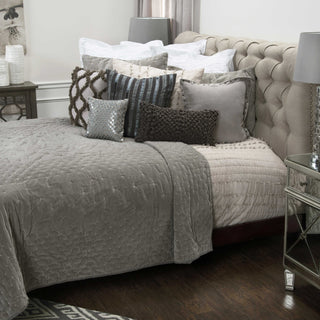 Rizzy BT3046 Giavonna Gray Bedding Lifestyle Image Feature