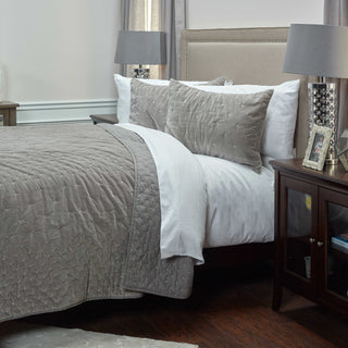 Rizzy BT3046 Giavonna Gray Bedding Lifestyle Image