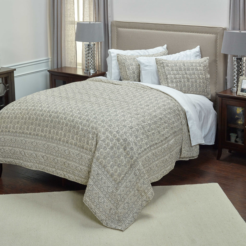 Rizzy BT3057 Pierce Natural Bedding Lifestyle Image Feature