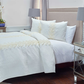 Rizzy BT3088 Adela Ivory Bedding Lifestyle Image