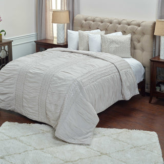 Rizzy BT4057 Carly Natural Bedding Lifestyle Image