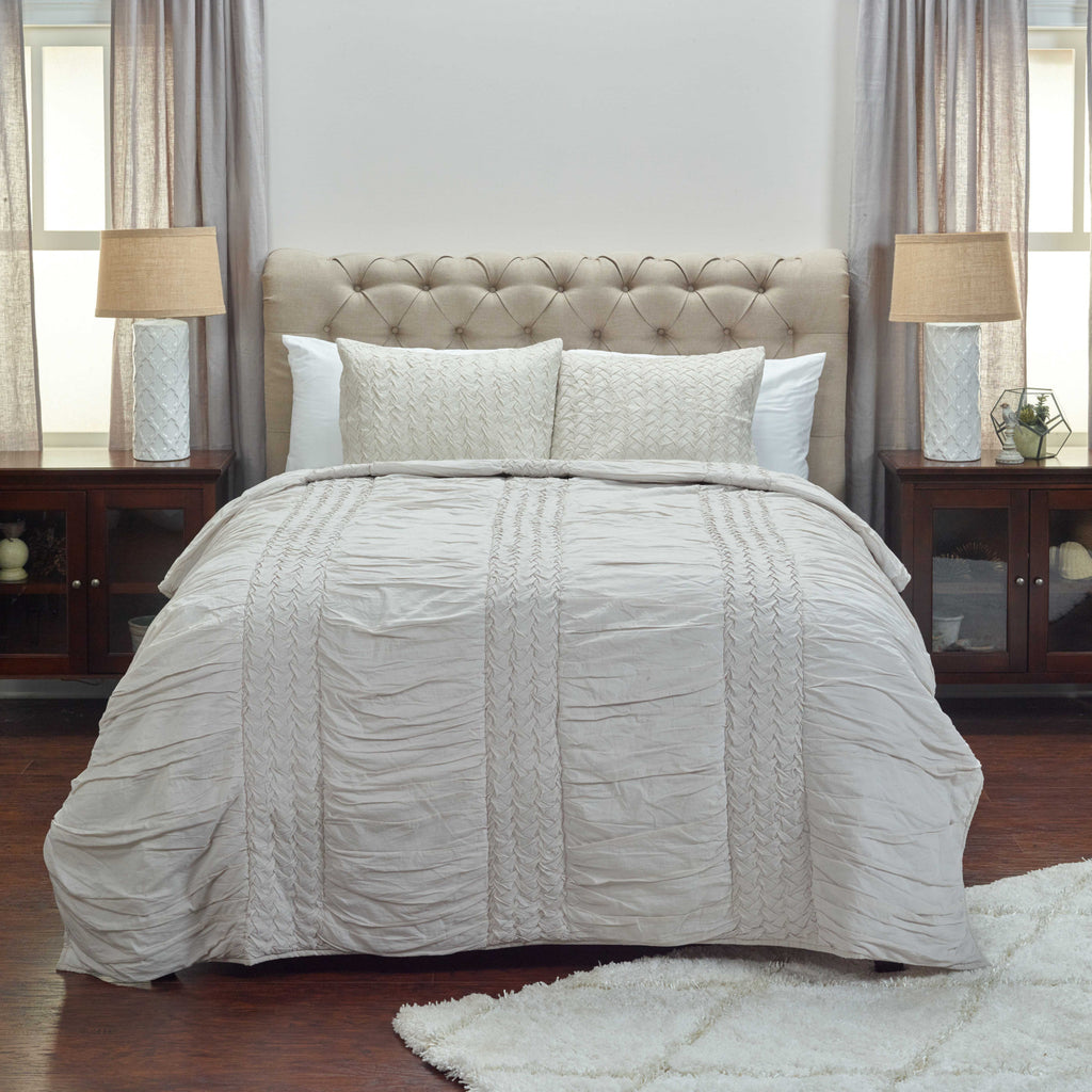 Rizzy BT4057 Carly Natural Bedding Main Image Feature