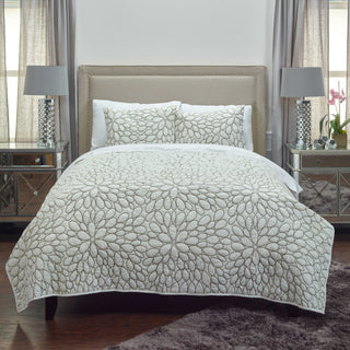 Rizzy BT4058 Petal Ivory Bedding Lifestyle Image