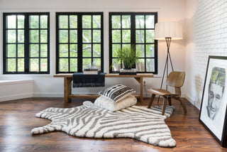 Loloi Zulu ZU-01 Ivory / Taupe Area Rug Roomscene